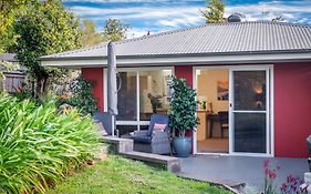 Milton Village Retreat - Secluded Comfort